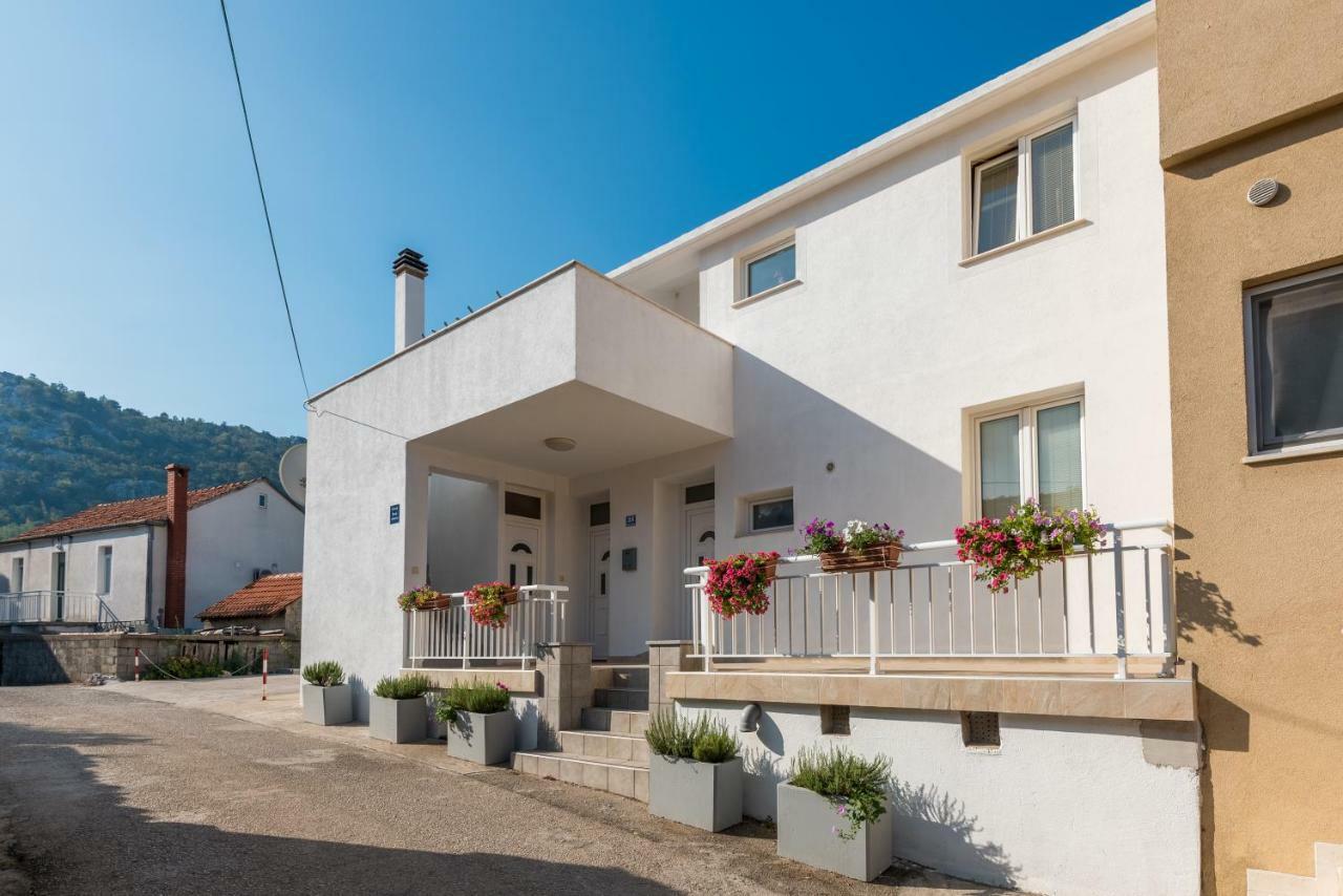 Marinus Apartments Blace Exterior photo